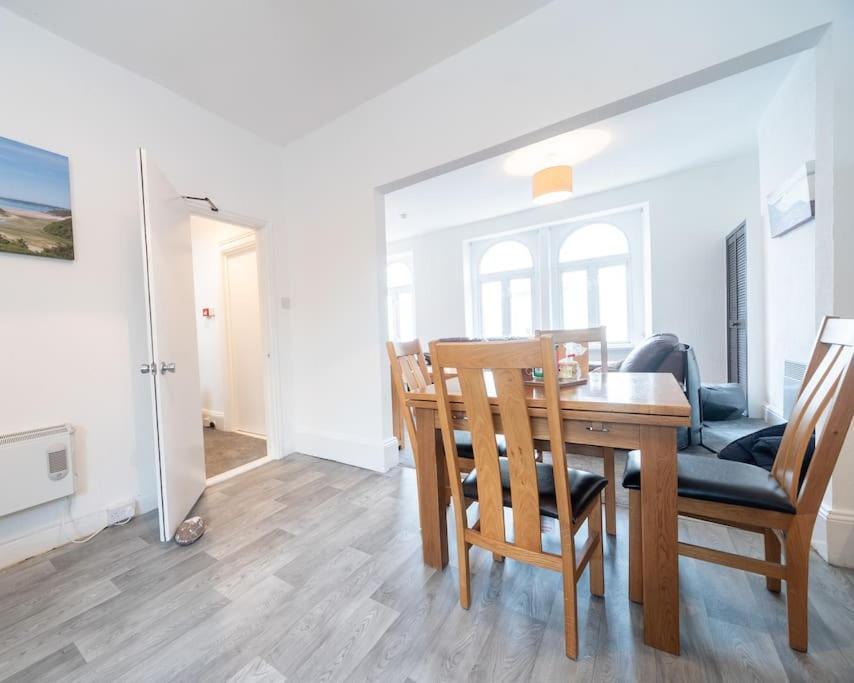 Mumbles View - Free Parking Apartment Oystermouth ภายนอก รูปภาพ