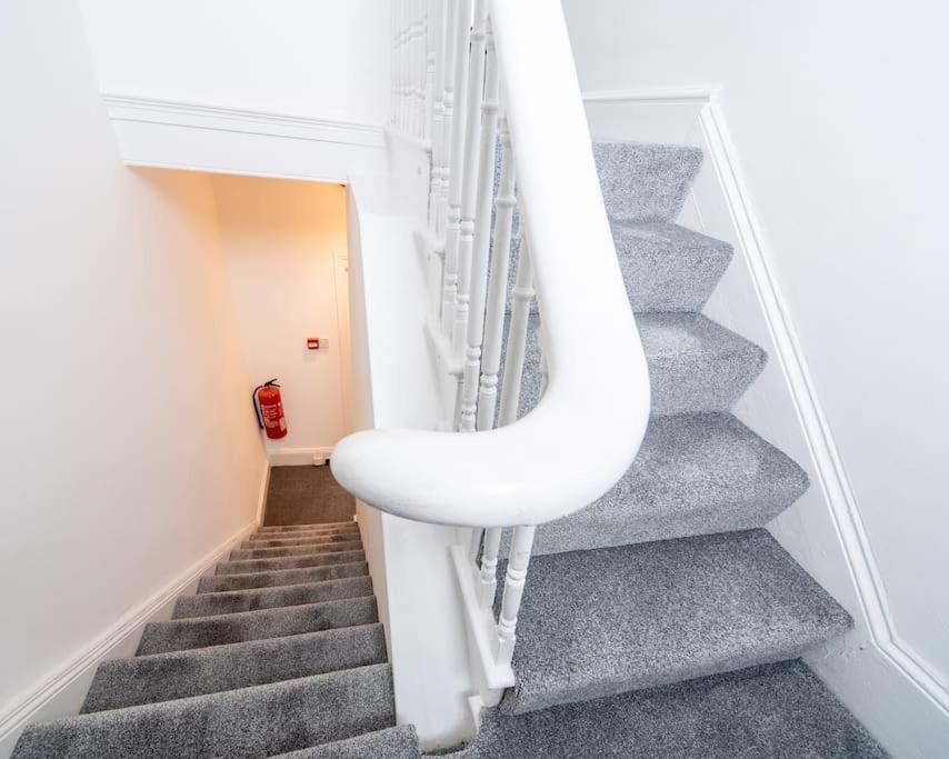 Mumbles View - Free Parking Apartment Oystermouth ภายนอก รูปภาพ